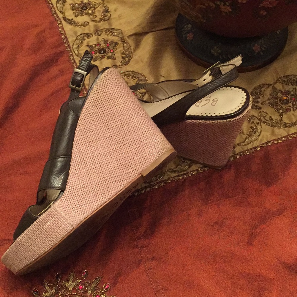 Bcbg Comfy Sandals! - image 4